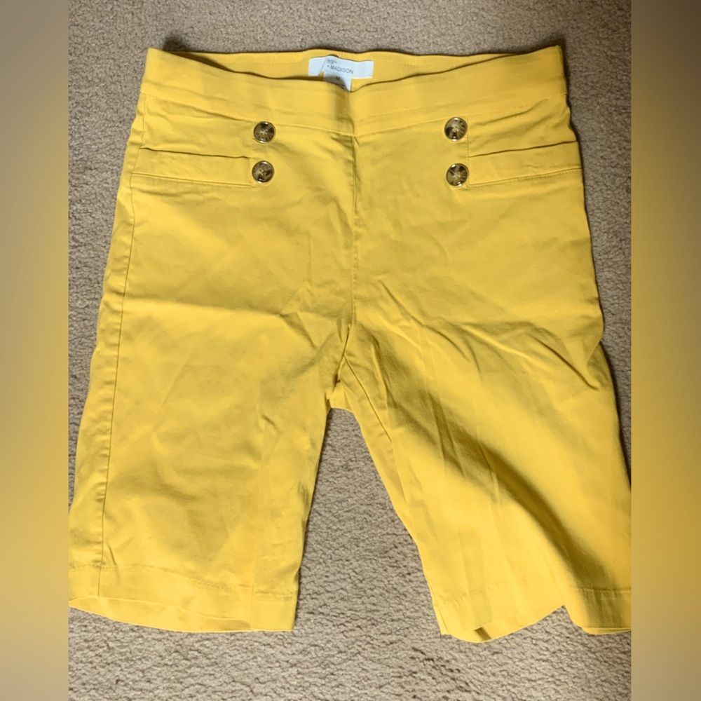 98th and Madison Yellow Shorts M